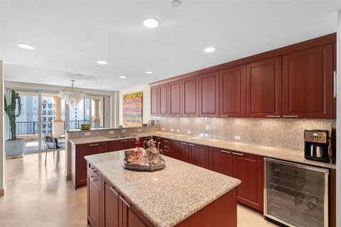 Condo in Fisher Island, Florida, 4 bedrooms  № 1863300 - photo 13