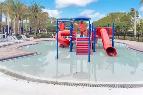 Купить таунхаус в Хомстед, Флорида 3 спальни, 153.85м2, № 2050517 - фото 25