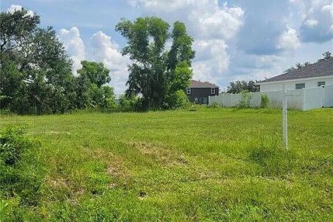 Commercial property in Cape Coral, Florida № 2175392