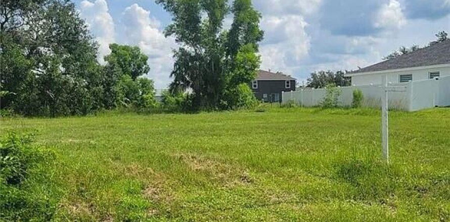 Propiedad comercial en Cape Coral, Florida № 2175392