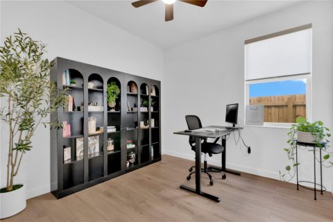 House in Homestead, Florida 4 bedrooms, 203.46 sq.m. № 1952819 - photo 18