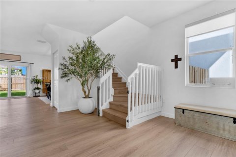 House in Homestead, Florida 4 bedrooms, 203.46 sq.m. № 1952819 - photo 6