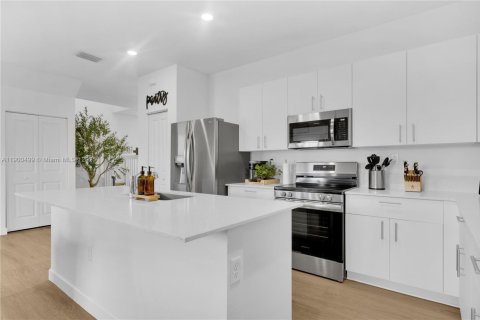 House in Homestead, Florida 4 bedrooms, 203.46 sq.m. № 1952819 - photo 8