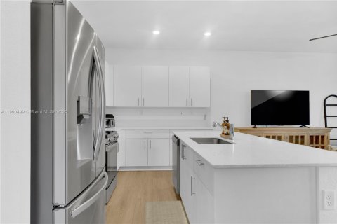 House in Homestead, Florida 4 bedrooms, 203.46 sq.m. № 1952819 - photo 9