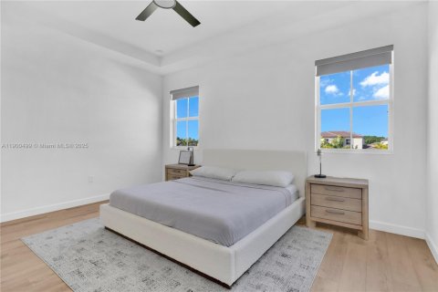 House in Homestead, Florida 4 bedrooms, 203.46 sq.m. № 1952819 - photo 23