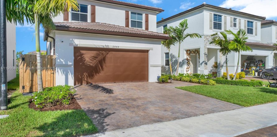 House in Homestead, Florida 4 bedrooms, 203.46 sq.m. № 1952819