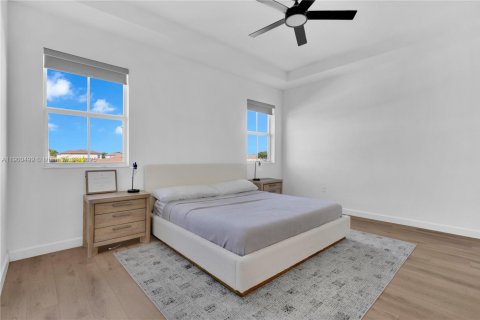 House in Homestead, Florida 4 bedrooms, 203.46 sq.m. № 1952819 - photo 21