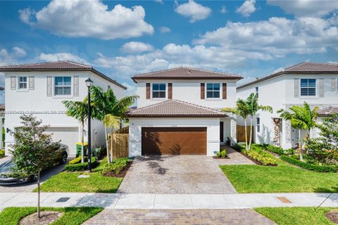 House in Homestead, Florida 4 bedrooms, 203.46 sq.m. № 1952819 - photo 4