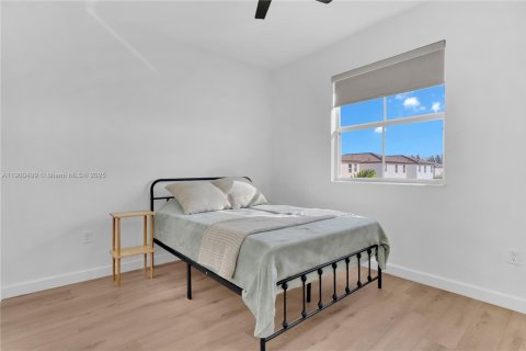 House in Homestead, Florida 4 bedrooms, 203.46 sq.m. № 1952819 - photo 30