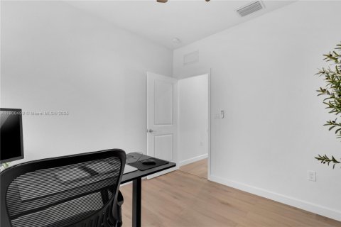 House in Homestead, Florida 4 bedrooms, 203.46 sq.m. № 1952819 - photo 17