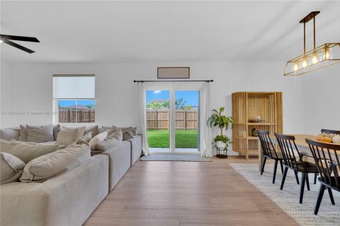 House in Homestead, Florida 4 bedrooms, 203.46 sq.m. № 1952819 - photo 14