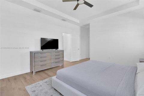 House in Homestead, Florida 4 bedrooms, 203.46 sq.m. № 1952819 - photo 24