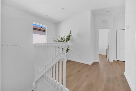 House in Homestead, Florida 4 bedrooms, 203.46 sq.m. № 1952819 - photo 20