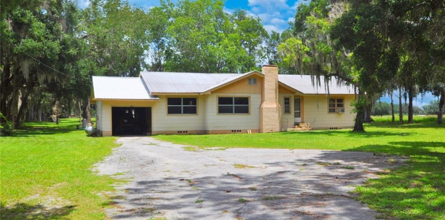 House in Williston, Florida 3 bedrooms, 143.91 sq.m. № 1827980