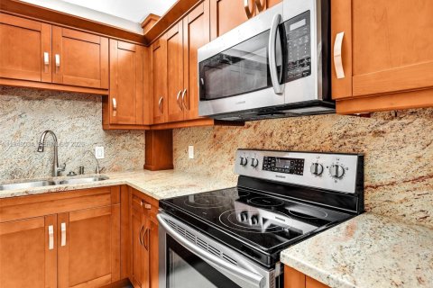 Condominio en venta en Hollywood, Florida, 2 dormitorios, 105.17 m2 № 2004015 - foto 13