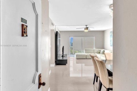 Condominio en venta en Hollywood, Florida, 2 dormitorios, 105.17 m2 № 2004015 - foto 3