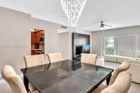 Condominio en venta en Hollywood, Florida, 2 dormitorios, 105.17 m2 № 2004015 - foto 10