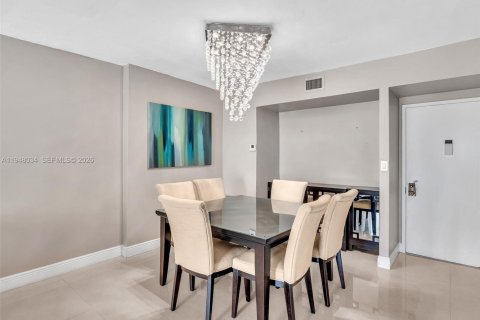 Condominio en venta en Hollywood, Florida, 2 dormitorios, 105.17 m2 № 2004015 - foto 7