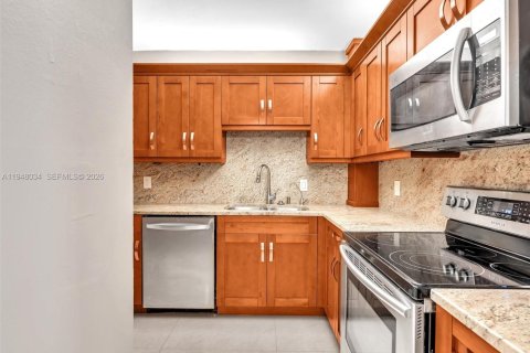 Condominio en venta en Hollywood, Florida, 2 dormitorios, 105.17 m2 № 2004015 - foto 12