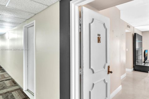 Condominio en venta en Hollywood, Florida, 2 dormitorios, 105.17 m2 № 2004015 - foto 4