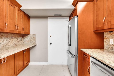 Condominio en venta en Hollywood, Florida, 2 dormitorios, 105.17 m2 № 2004015 - foto 15