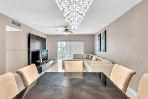 Condominio en venta en Hollywood, Florida, 2 dormitorios, 105.17 m2 № 2004015 - foto 11