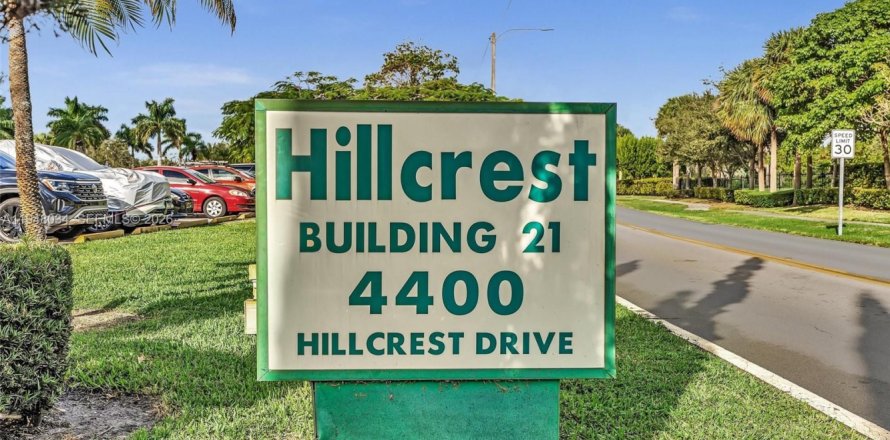 Condominio en Hollywood, Florida, 2 dormitorios  № 2004015