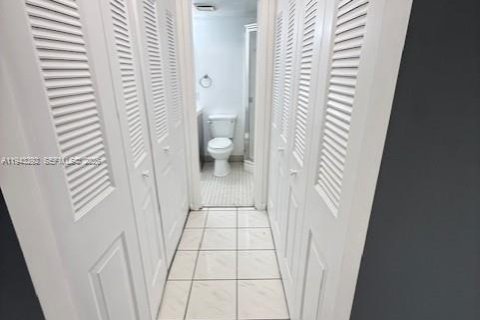 Copropriété à louer à Hollywood, Floride: 2 chambres, 82.13 m2 № 1999630 - photo 10