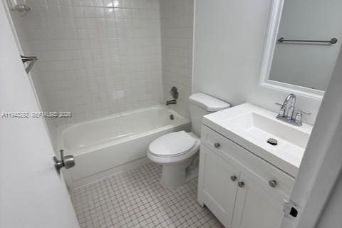 Copropriété à louer à Hollywood, Floride: 2 chambres, 82.13 m2 № 1999630 - photo 11