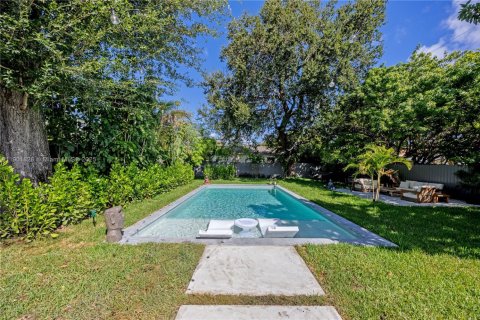House in Miami, Florida 4 bedrooms, 136.94 sq.m. № 1953255 - photo 4