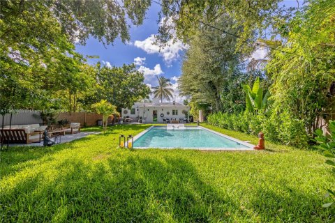 House in Miami, Florida 4 bedrooms, 136.94 sq.m. № 1953255 - photo 2