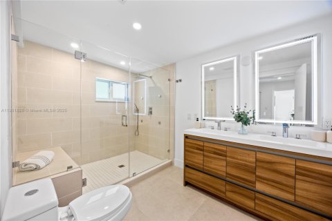 House in Miami, Florida 4 bedrooms, 136.94 sq.m. № 1953255 - photo 15