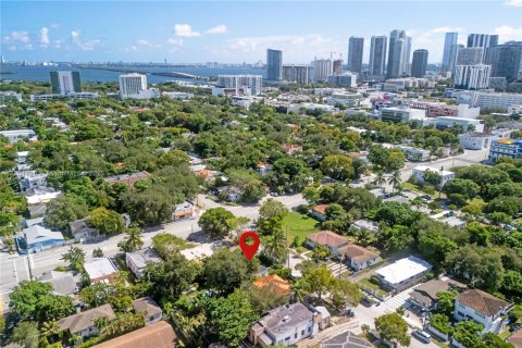 House in Miami, Florida 4 bedrooms, 136.94 sq.m. № 1953255 - photo 27