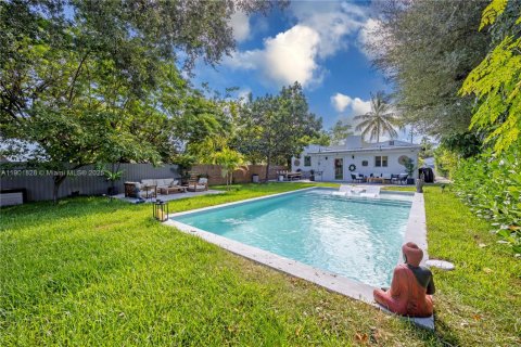 House in Miami, Florida 4 bedrooms, 136.94 sq.m. № 1953255 - photo 26