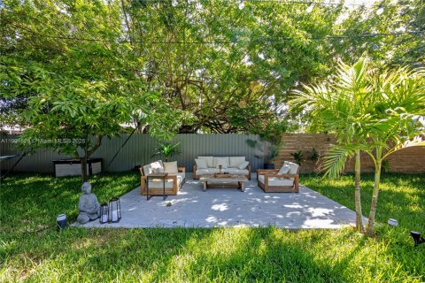 House in Miami, Florida 4 bedrooms, 136.94 sq.m. № 1953255 - photo 3