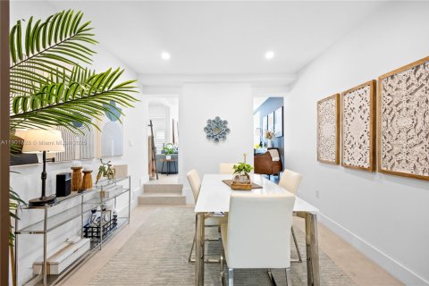 House in Miami, Florida 4 bedrooms, 136.94 sq.m. № 1953255 - photo 8