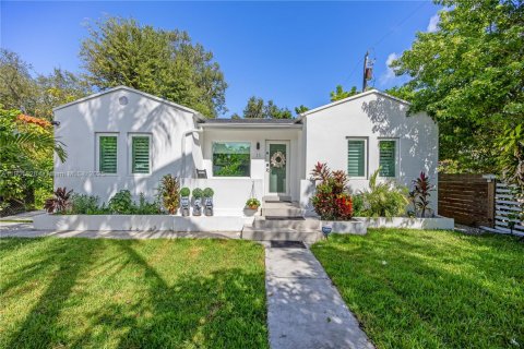House in Miami, Florida 4 bedrooms, 136.94 sq.m. № 1953255 - photo 22