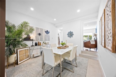 House in Miami, Florida 4 bedrooms, 136.94 sq.m. № 1953255 - photo 9