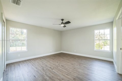 House in Okeechobee, Florida 4 bedrooms № 1772460 - photo 2
