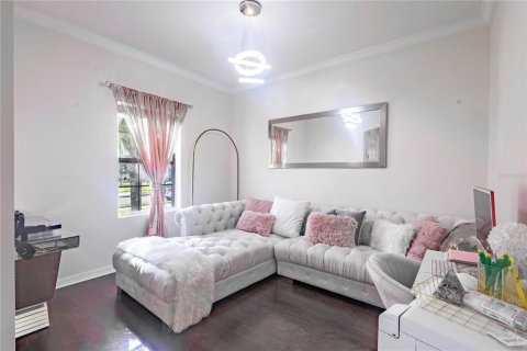 Casa en venta en Orlando, Florida, 6 dormitorios, 393.72 m2 № 2225689 - foto 12