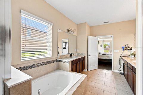 Casa en venta en Orlando, Florida, 6 dormitorios, 393.72 m2 № 2225689 - foto 27