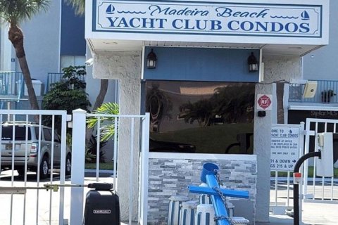 Condominio en venta en Madeira Beach, Florida, 2 dormitorios, 96.62 m2 № 1677001 - foto 1