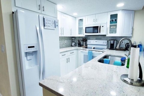 Condominio en venta en Madeira Beach, Florida, 2 dormitorios, 96.62 m2 № 1677001 - foto 5