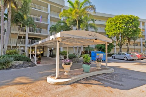 Condo in Pompano Beach, Florida, 3 bedrooms  № 1459422 - photo 1