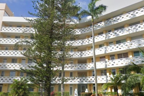 Copropriété à louer à Fort Lauderdale, Floride: 2 chambres, 60.39 m2 № 1845809 - photo 1