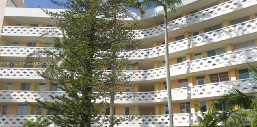 Condo in Fort Lauderdale, Florida, 2 bedrooms № 1845809