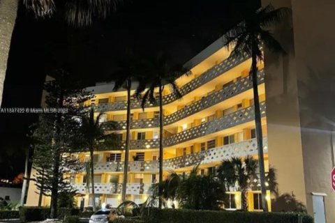 Copropriété à louer à Fort Lauderdale, Floride: 2 chambres, 60.39 m2 № 1845809 - photo 2