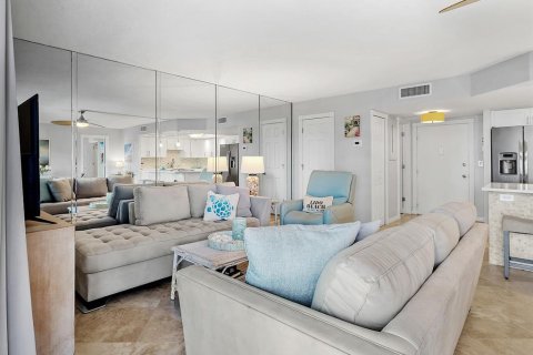 Condo in Sarasota, Florida, 1 bedroom № 2098051 - photo 13