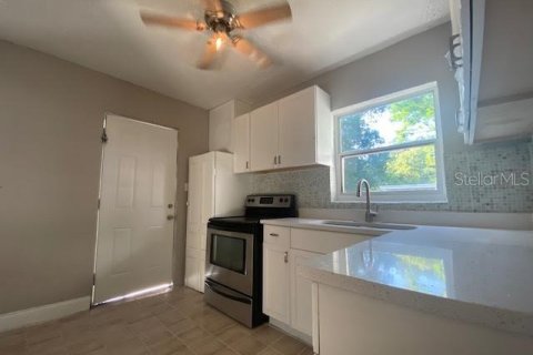 House in Orlando, Florida 3 bedrooms, 125.42 sq.m. № 1899898 - photo 6