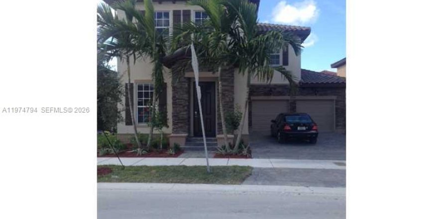 Дом в Майами, Флорида 4 спальни № 2036104